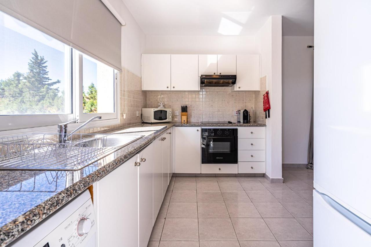 Summer Breeze Holiday Apartment With Pool Paphos Exterior foto