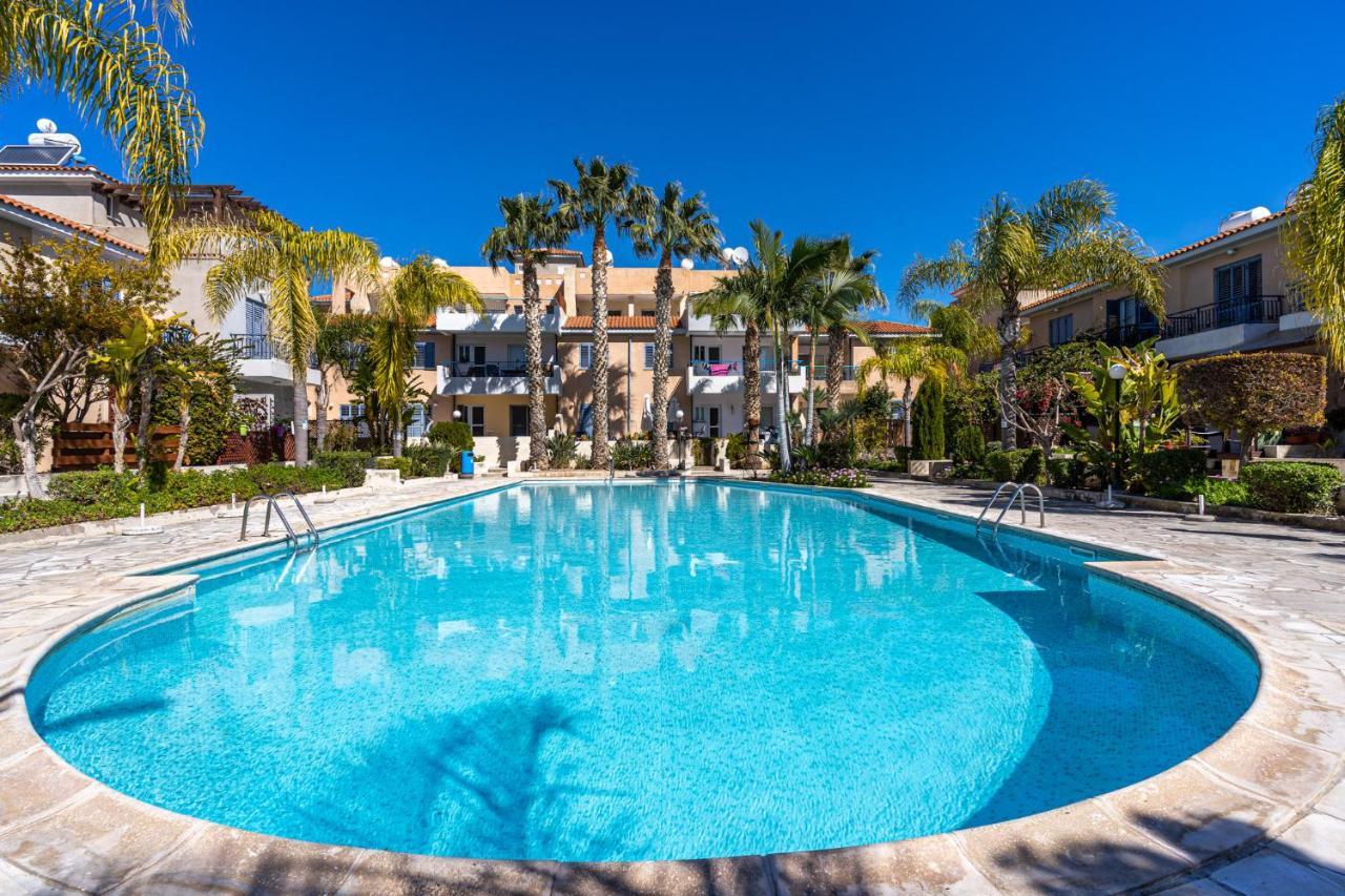 Summer Breeze Holiday Apartment With Pool Paphos Exterior foto
